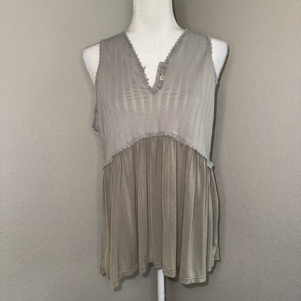 POL‎ Babydoll Top Women's Small Gray Stretch Sleeveless Lace Trim Button Detail